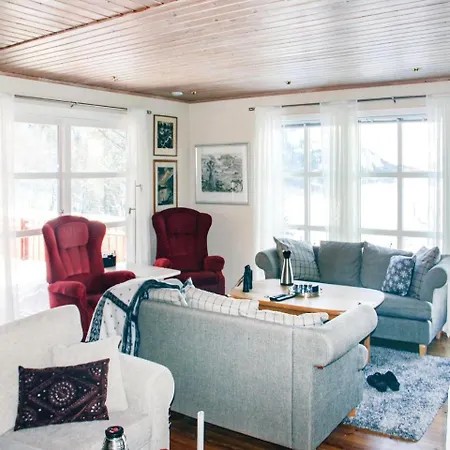 Holiday home 4 Bedroom Lovely In Svolvaer